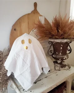 Easy Halloween Décor Ghost